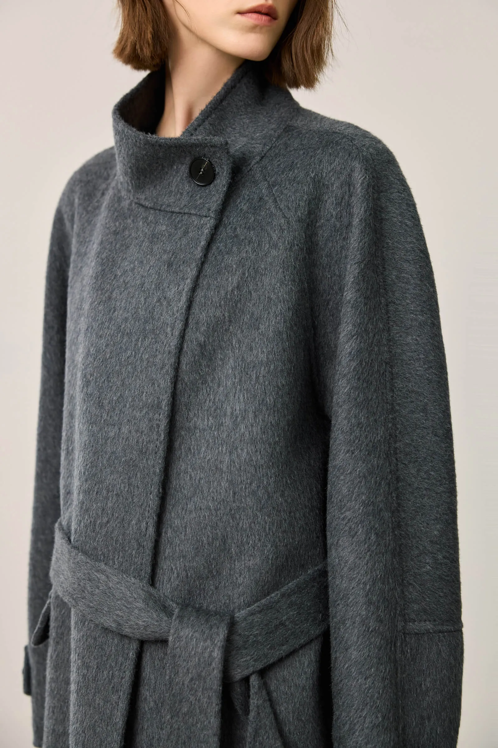 LILY Minimalist Loose-Fit Wool Coat