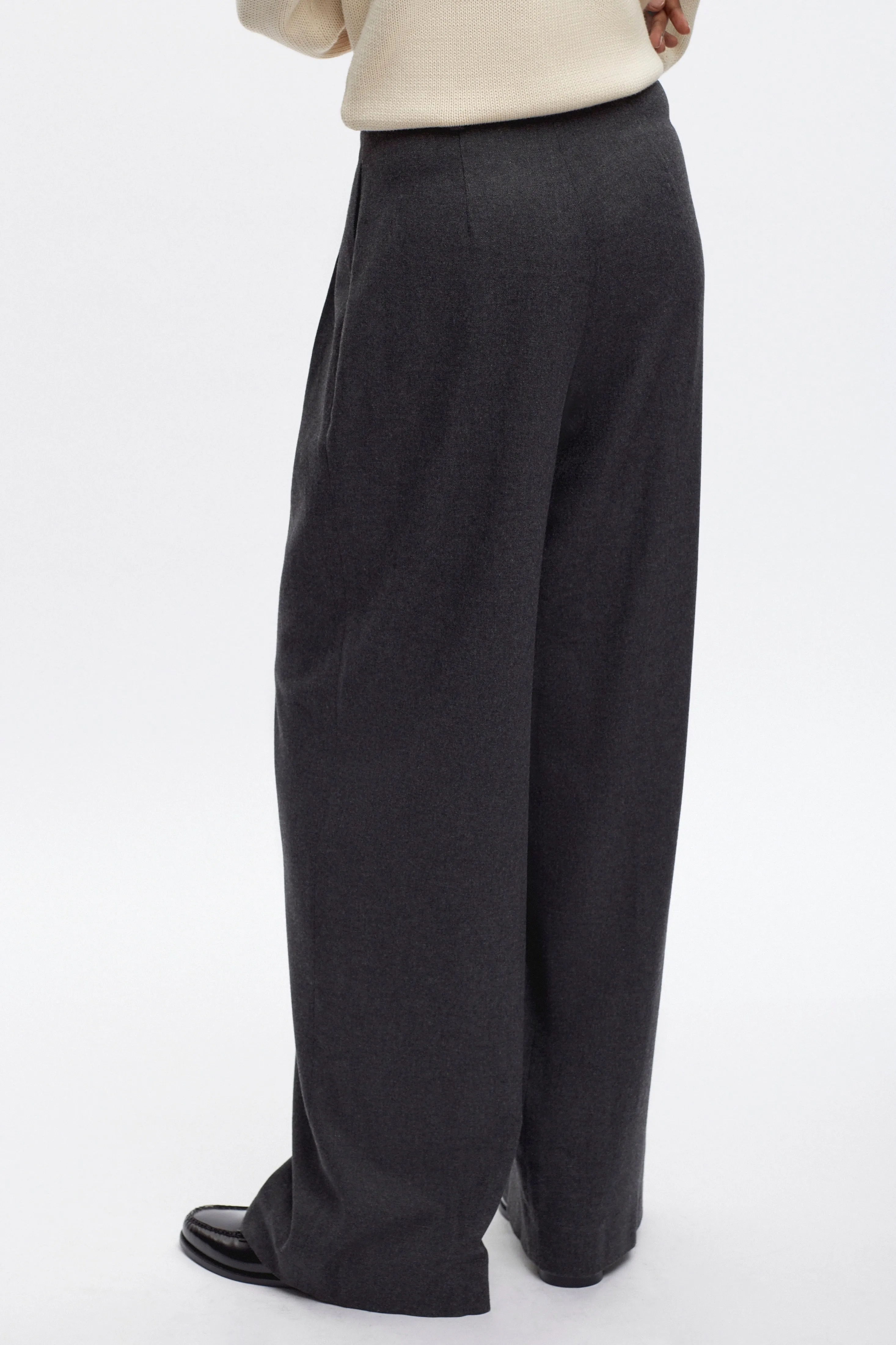 Women's Plaza Wool Trouser in 584 Charcoal